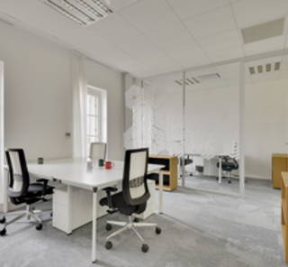 Bureau privé 31 m² 4 postes Coworking Rue de la République Marseille 13002 - photo 1